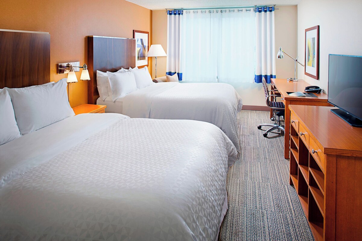 Hypo-allergenic bedding available, in-room safe, desk, laptop workspace