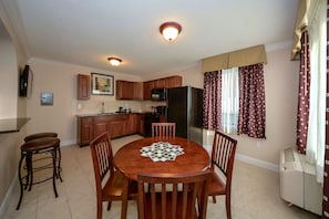 Efficiency, 2 Queen Beds, Kitchen | Private kitchen