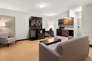 Suite, 1 très grand lit, non-fumeurs, coin cuisine | Coin cuisine privé | Micro-ondes, cafetière/bouilloire