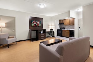 Suite, 1 King Bed, Non Smoking, Kitchenette | Private kitchenette | Coffee/tea maker, microwave - Red Roof Inn Norwich (Norwich)