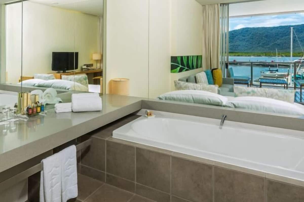 1 bedroom, Egyptian cotton sheets, premium bedding, minibar