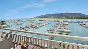 Habitación ejecutiva, 1 cama de matrimonio grande, vistas al puerto deportivo | Vistas desde la habitación
