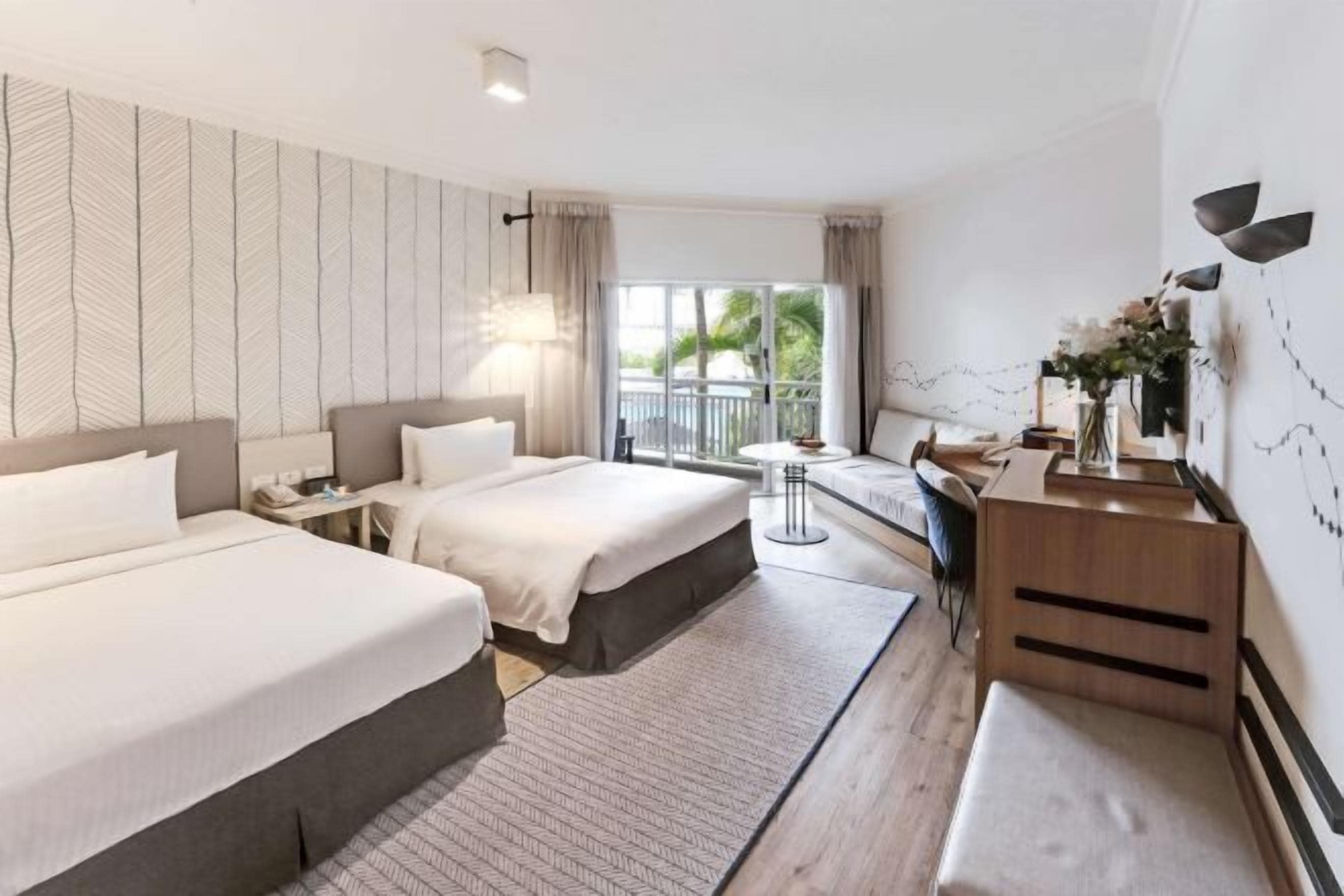 Egyptian cotton sheets, premium bedding, in-room safe, desk