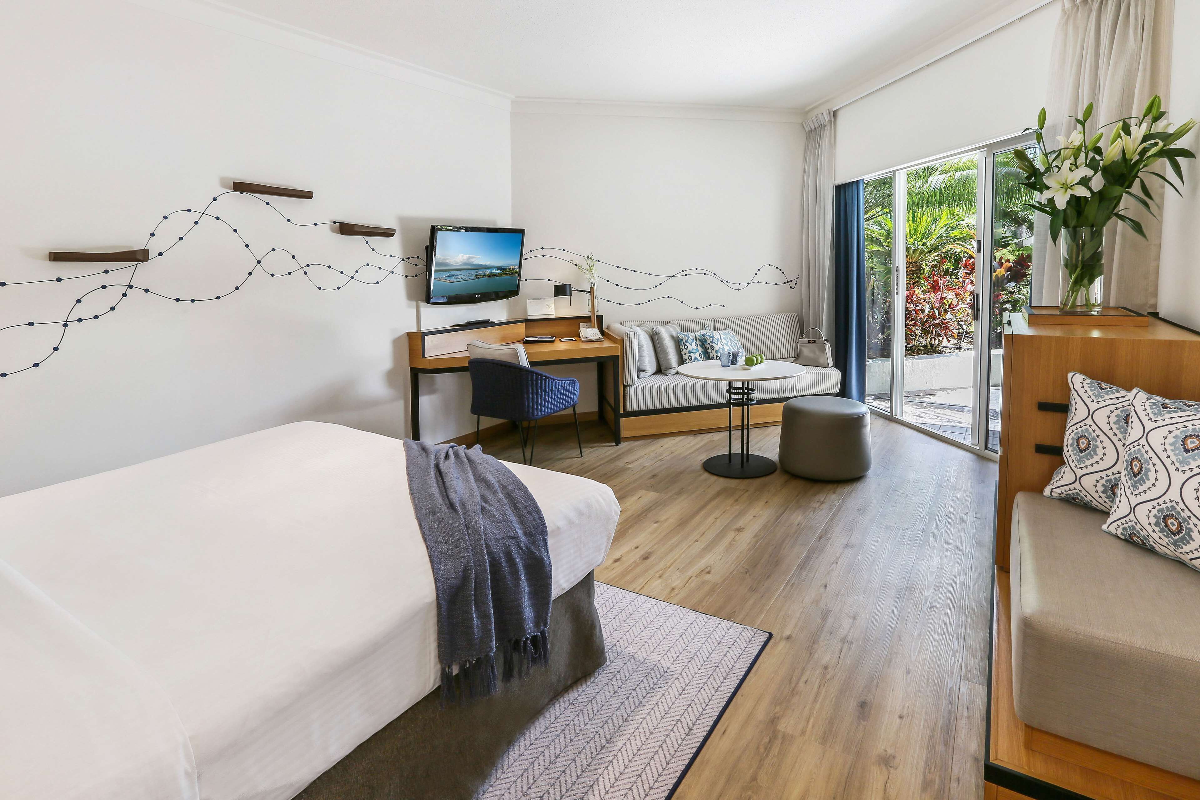 Egyptian cotton sheets, premium bedding, in-room safe, desk