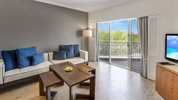 One Bedroom Suite Twin | Egyptian cotton sheets, premium bedding, in-room safe, desk