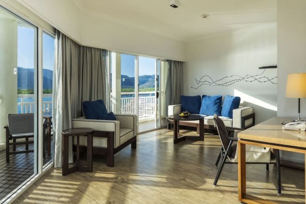 Living area | 50-inch flat-screen TV with cable channels
