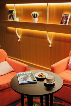 Horizon Club, Chambre, 1 très grand lit | Salon Exécutif