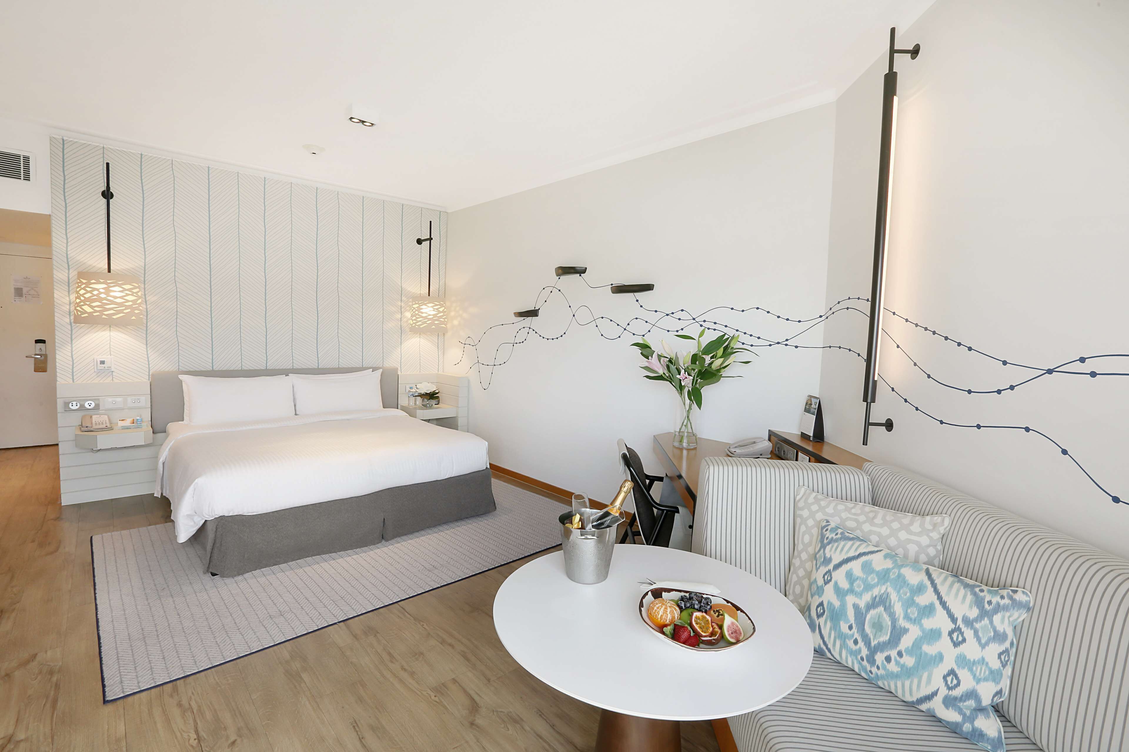 Egyptian cotton sheets, premium bedding, in-room safe, desk