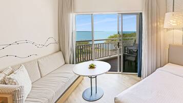 Egyptian cotton sheets, premium bedding, in-room safe, desk