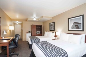 Escritorio y espacio para trabajar con laptop 