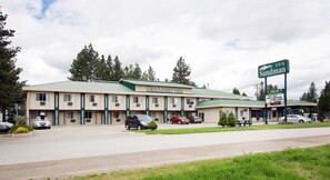 Front of property - Sandman Inn Princeton (Princeton)