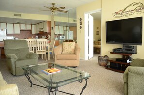 Condo, 1 quarto | Sala de estar | TV