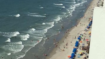 Aan het strand, een strandbar