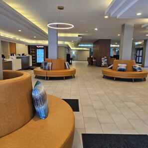 Lobby - Wyndham Rochester Downtown (Rochester)