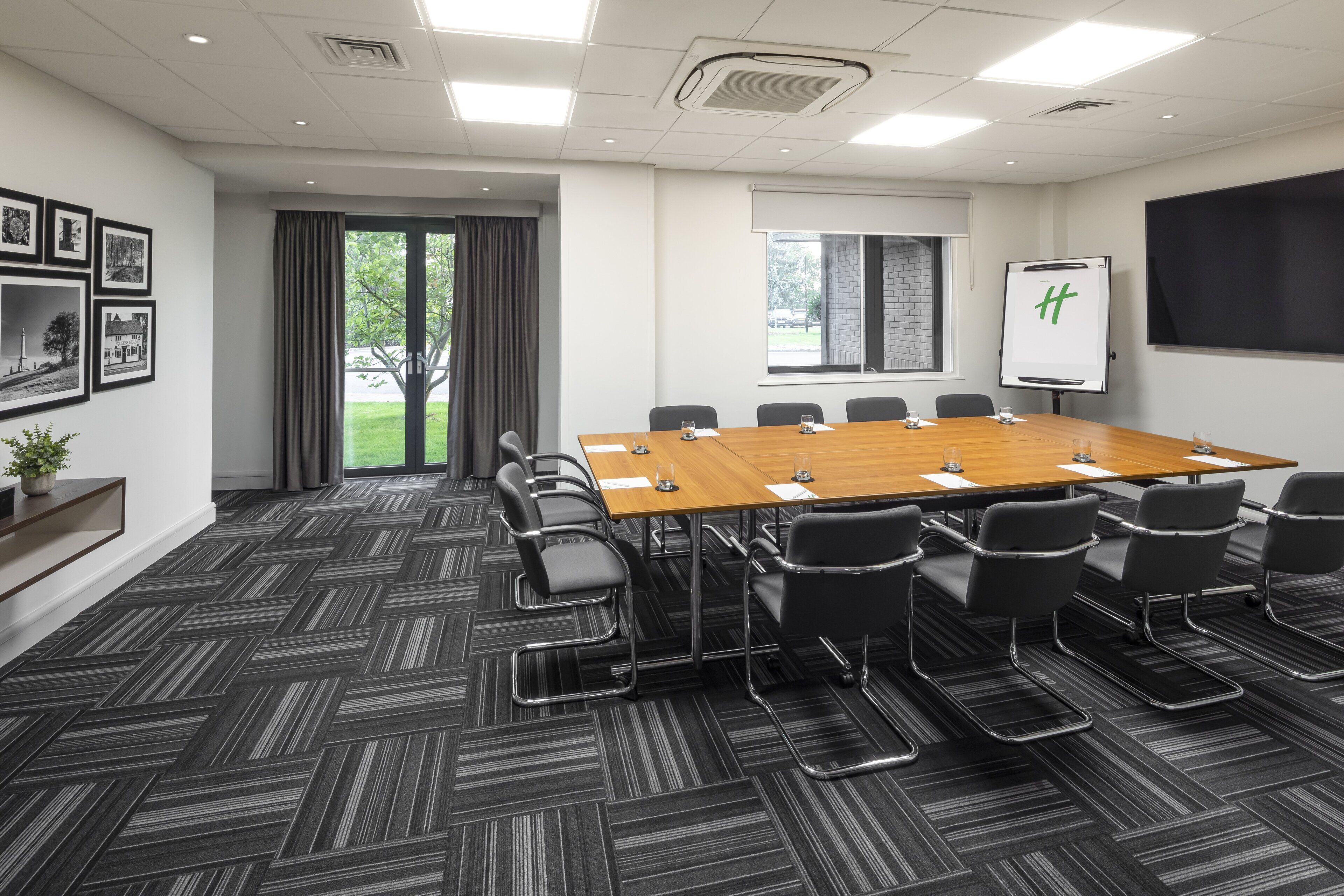 Photo - Holiday Inn Aylesbury by IHG