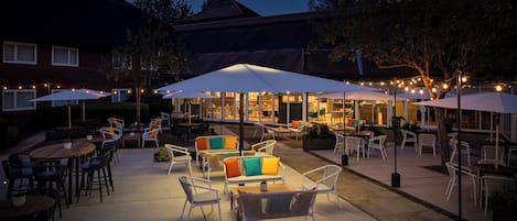 Breakfast, dinner served; British cuisine, garden views