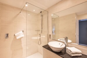 Premium Room | Bathroom | Shower, rainfall showerhead, eco-friendly toiletries, hair dryer