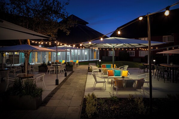Breakfast, dinner served; British cuisine, garden views 