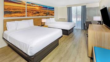 Kamer, 2 queensize bedden, niet-roken | Pillowtop-bedden, een bureau, verduisterende gordijnen