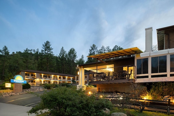 Best Hotels with Jacuzzi in Room in Prescott AZ ❤️ 2026 12 Days Inn Prescott