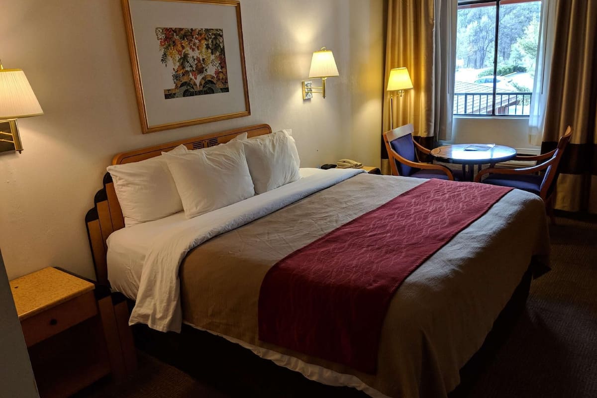 Coffres-forts dans les chambres, fer et planche Ă repasser