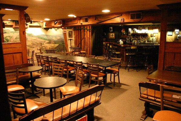 Bar (trong khuôn viên)