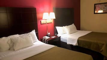 Bàn, bàn ủi/dụng cụ ủi quần áo, giường gấp/giường phụ (phụ phí)
