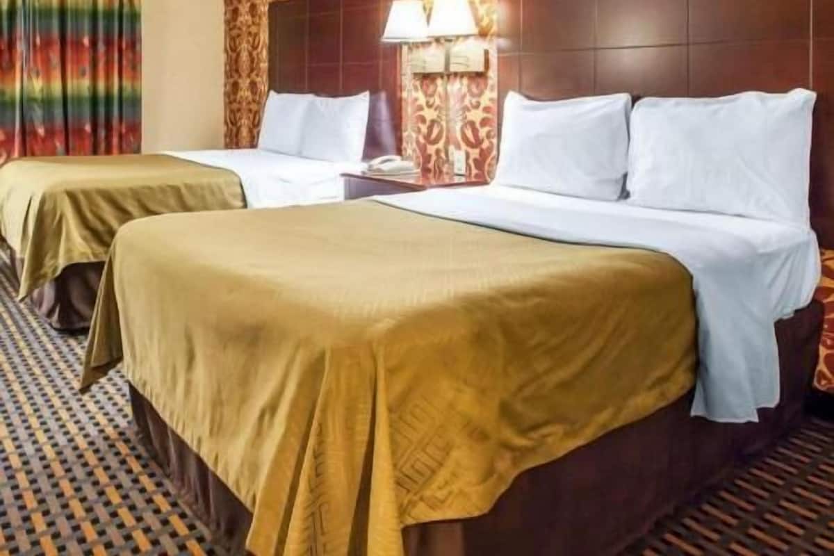 Desk, iron/ironing board, rollaway beds, free WiFi