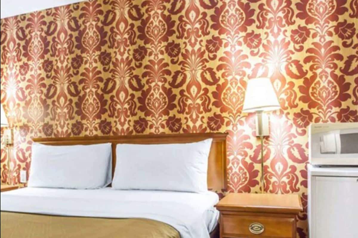 Desk, iron/ironing board, rollaway beds, free WiFi
