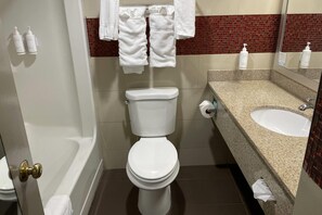 Tina con regadera, tina profunda, amenidades de baño gratuitas 