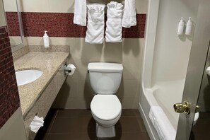 Combined shower/bathtub, deep-soaking bathtub, free toiletries - Days Inn by Wyndham Jersey City / NYC Area (Jersey City)