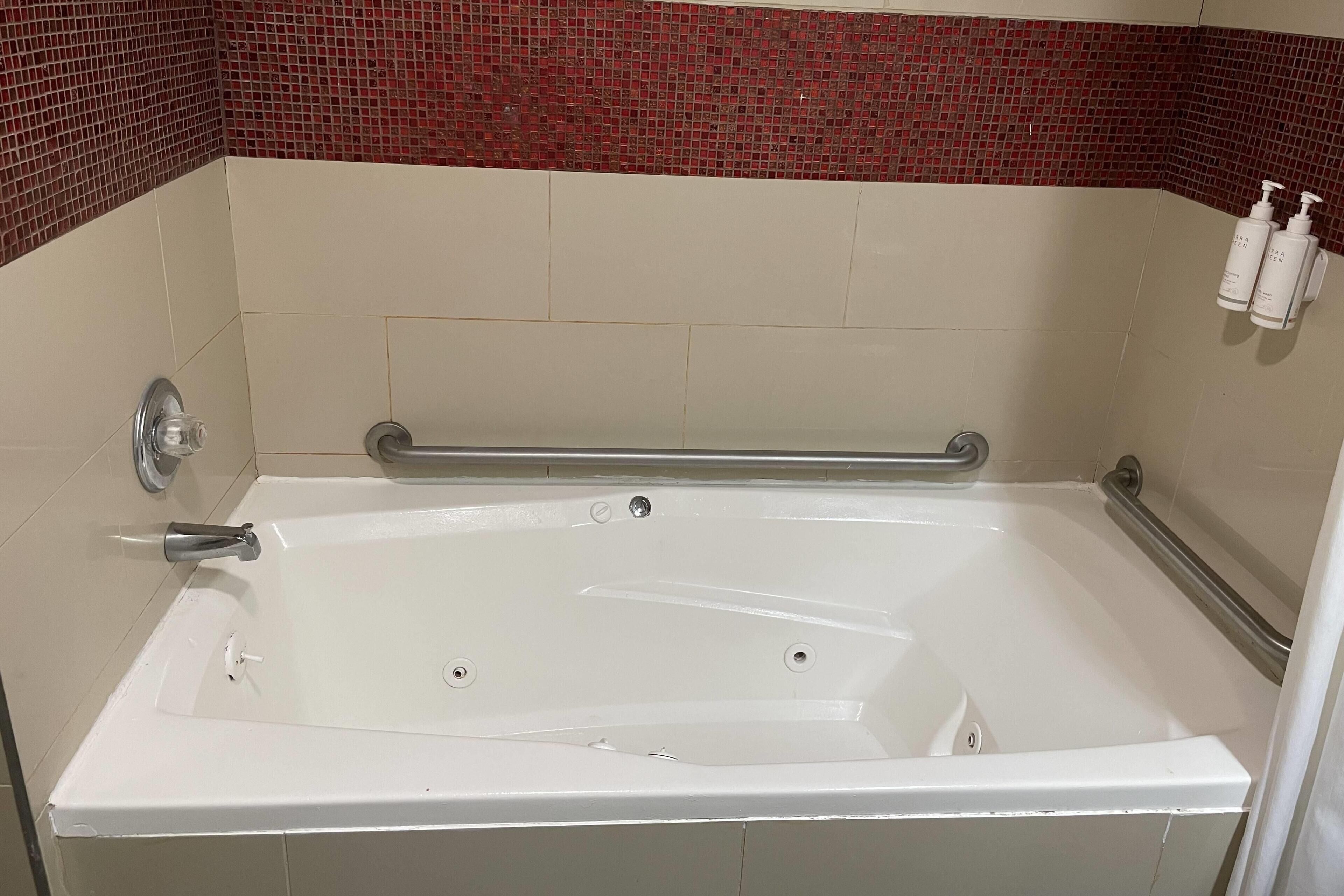 Duschwanne, Komfortbadewanne, kostenlose Toilettenartikel, Haartrockner