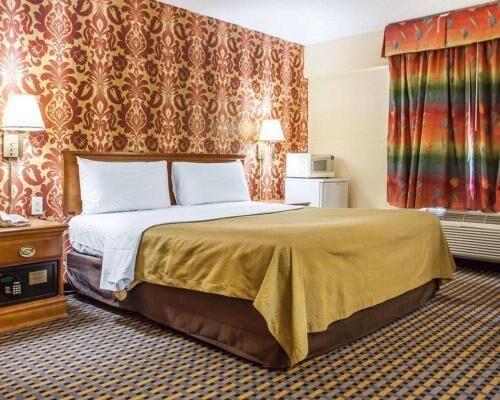 Desk, iron/ironing board, rollaway beds, free WiFi