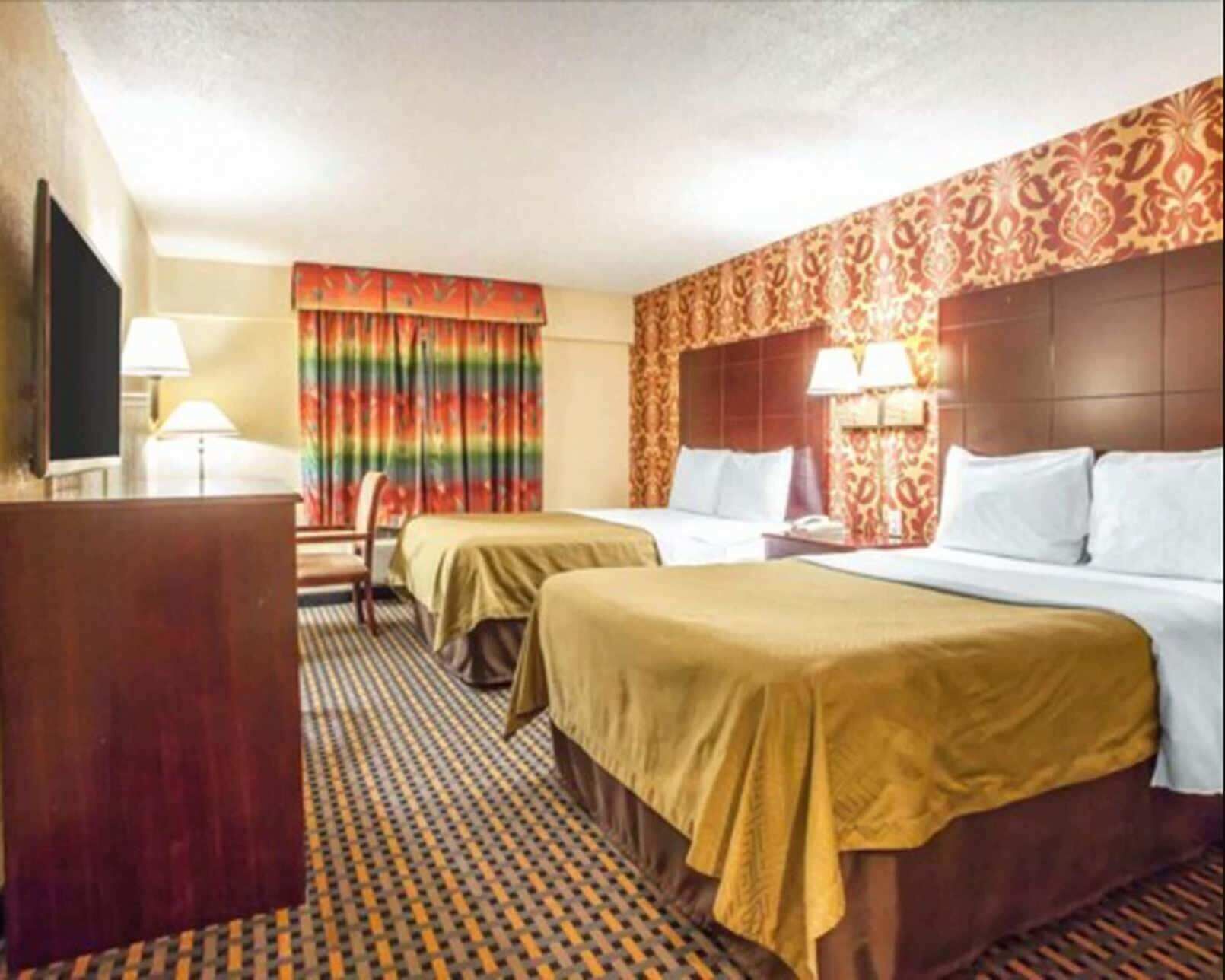 Desk, iron/ironing board, rollaway beds, free WiFi