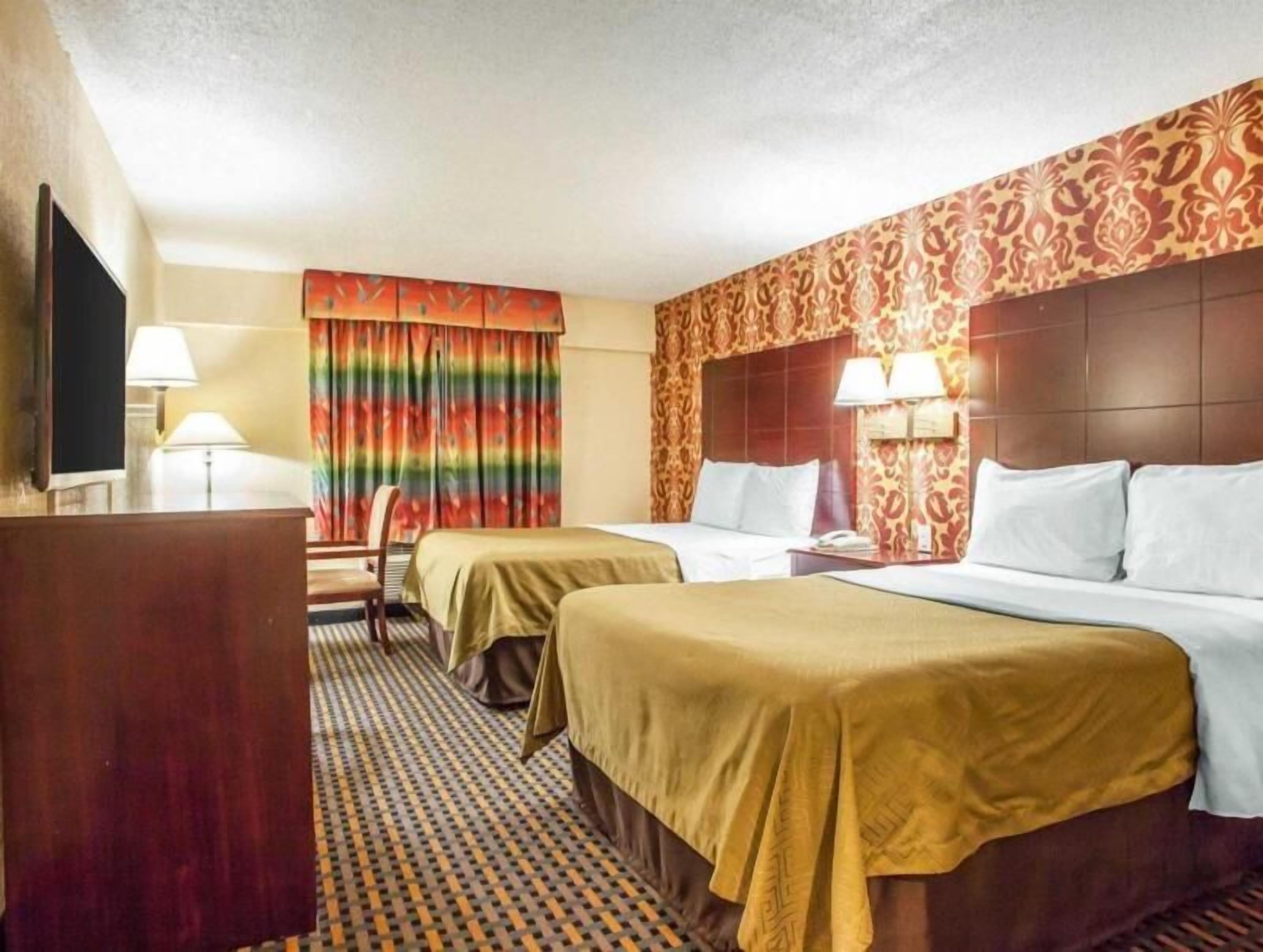 Desk, iron/ironing board, rollaway beds, free WiFi