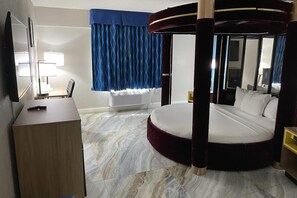 Quarto, 1 cama Queen, acessível, para fumantes (Mobility) | Escrivaninha, ferros/tábuas de passar roupa