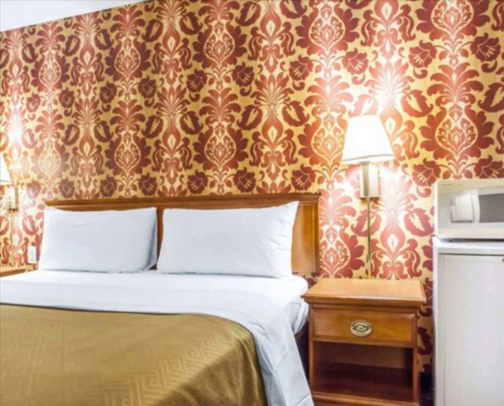 Desk, iron/ironing board, rollaway beds, free WiFi