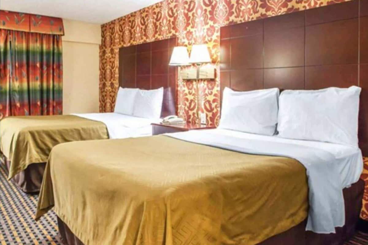 Desk, iron/ironing board, rollaway beds, free WiFi