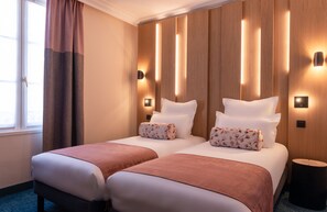 Quarto duplo clássico | Cofres nos quartos, escrivaninha, quartos à prova de som, berços grátis