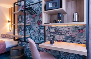 Superior Double Room | In-room safe, desk, soundproofing, free cribs/infant beds - Leonardo Boutique Hotel Paris Opera (Paris)