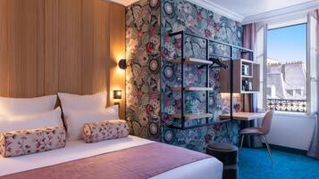 Caja de seguridad en la habitación y escritorio