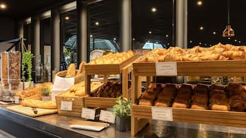 Petit déjeuner buffet servi tous les jours en supplément