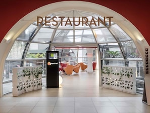 S'hi serveixen dinars, sopars i plats de cuina francesa