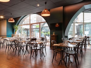 2 Bars/Lounges, Weinbar