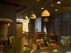 2 bares o lounges, bar de vinos