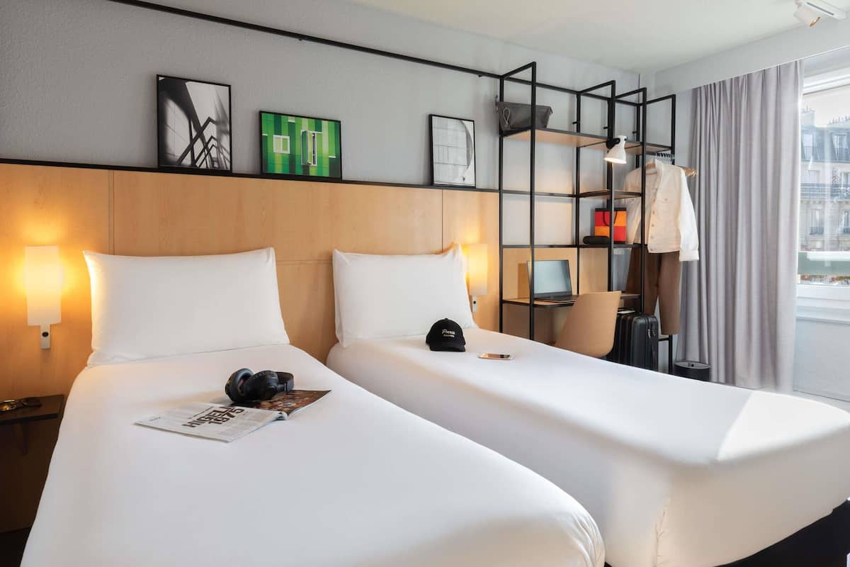 Luxe beddengoed, een kluis op de kamer, een bureau