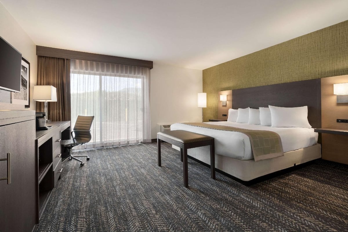 Camas con pillow-top y caja de seguridad en la habitación