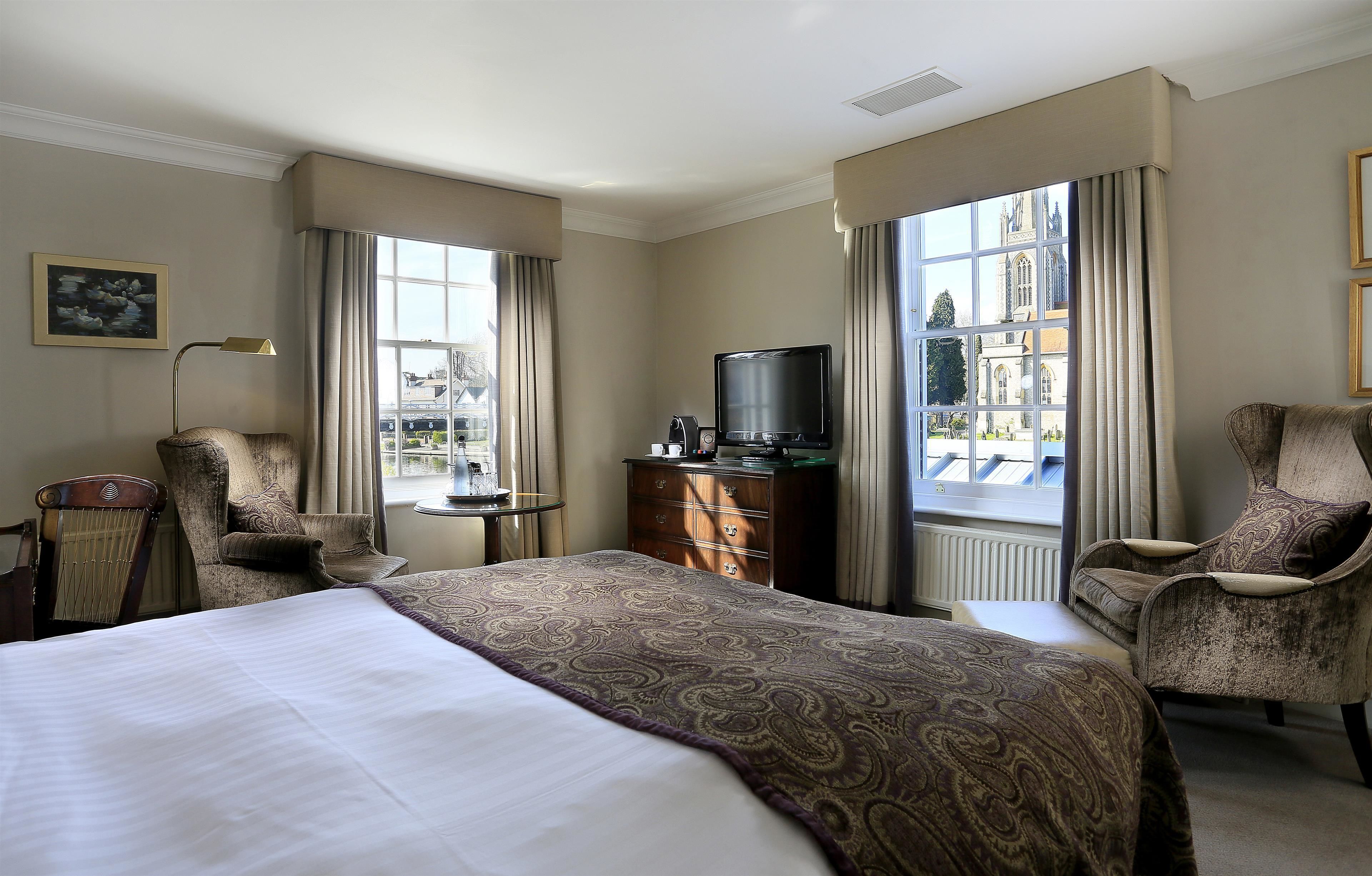 Photo - Macdonald Compleat Angler