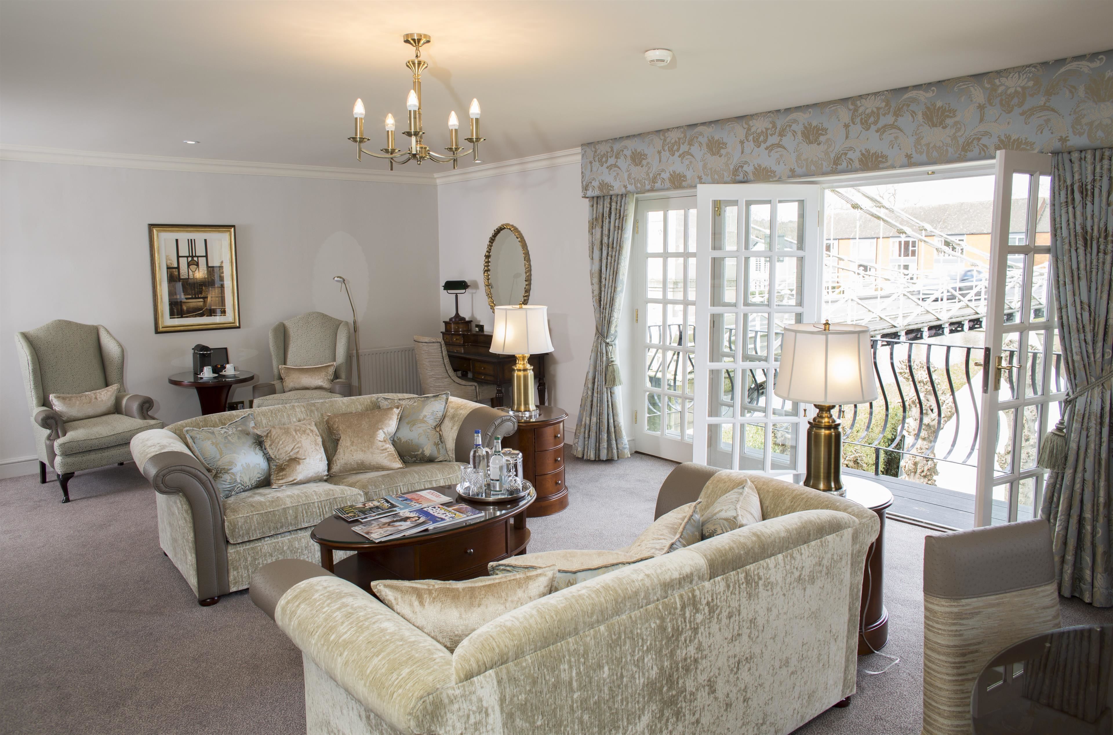 superior suite, 1 double bed | 1 bedroom, minibar, in-room safe, desk