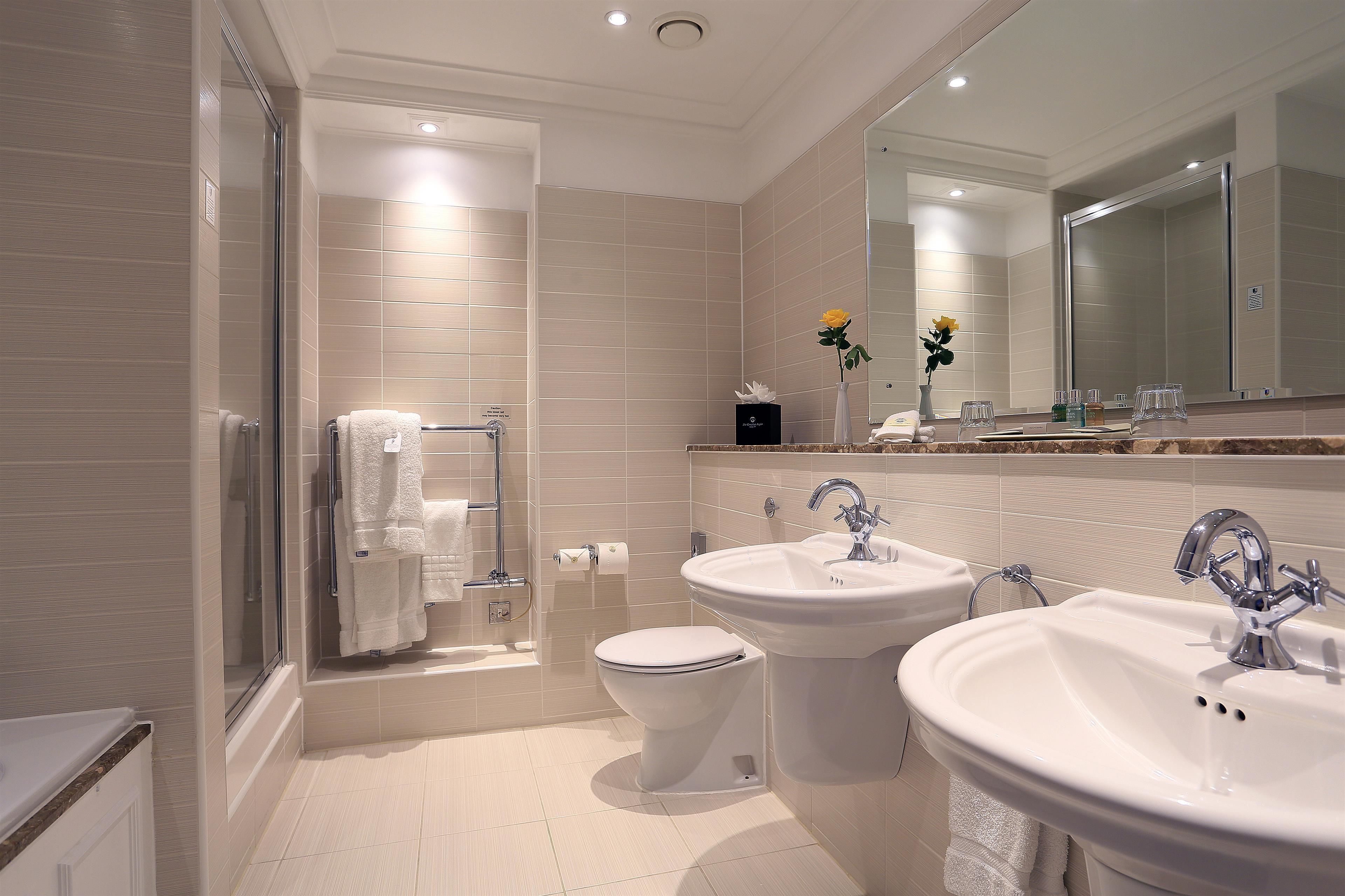 deluxe double room | 1 bedroom, minibar, in-room safe, desk